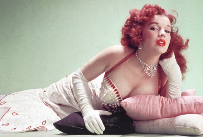 Blaze Starr - the red-haired queen of striptease and scandals Blaze Starr - the red-haired queen of striptease and scandals