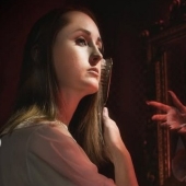 Bloody Mary: The Story Behind America&#39;s Creepiest and Most Popular Urban Legend