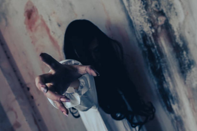 Bloody Mary: The Story Behind America&#39;s Creepiest and Most Popular Urban Legend