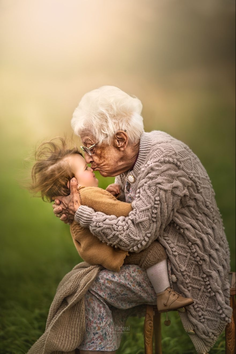 Both old and young: a touching photo project about the connection of the older generation with grandchildren