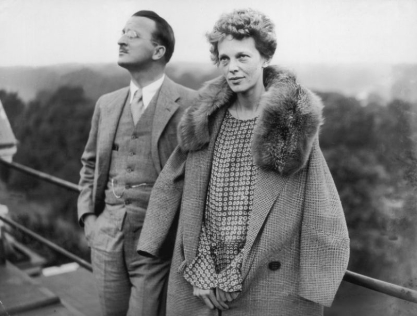 Brave pilot Amelia Earhart: an aviation legend who disappeared in the sky