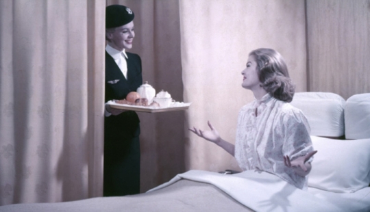 Breakfast in bed: how was the first class of Air France airline in 1957