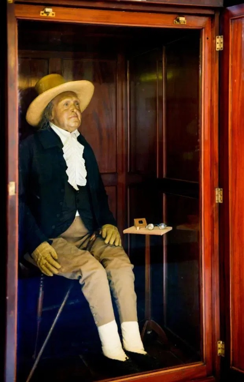 Britain's spookiest attraction — The Mummy of Jeremy Bentham Britain's spookiest attraction — The Mummy of Jeremy Bentham