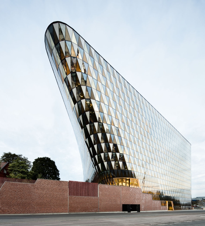 Buildings with a slope Buildings with a slope