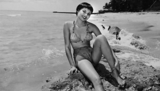 Bunny Yeager es la fotógrafa más hermosa del mundo Bunny Yeager es la fotógrafa más hermosa del mundo