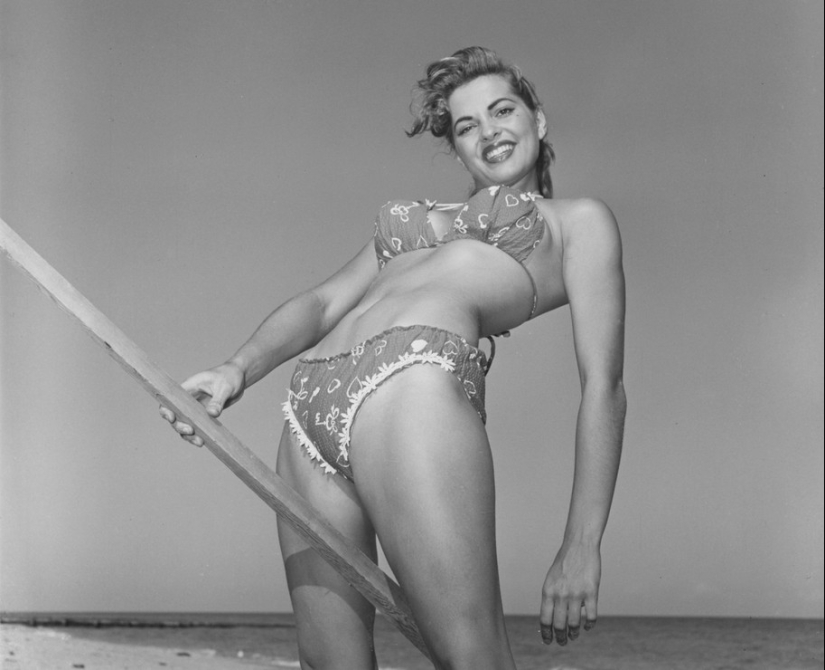 Bunny Yeager is the most beautiful photographer in the world