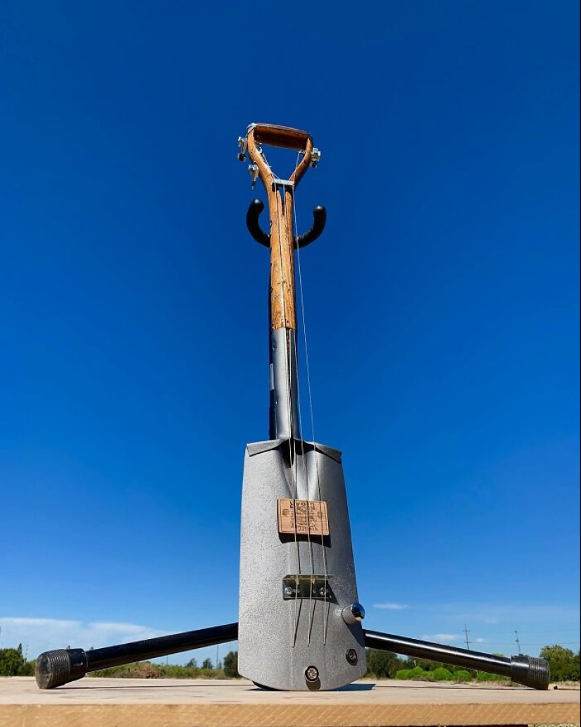 Burls Art Crafted 18 Extraordinary Guitars Using Unconventional Materials