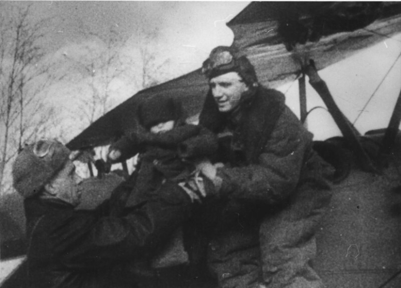 Burned, but saved the children: about the unprecedented feat of pilot Alexander Mamkin Burned, but saved the children: about the unprecedented feat of pilot Alexander Mamkin