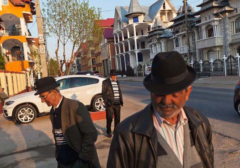 Buzescu is the capital of Gypsy millionaires Buzescu is the capital of Gypsy millionaires