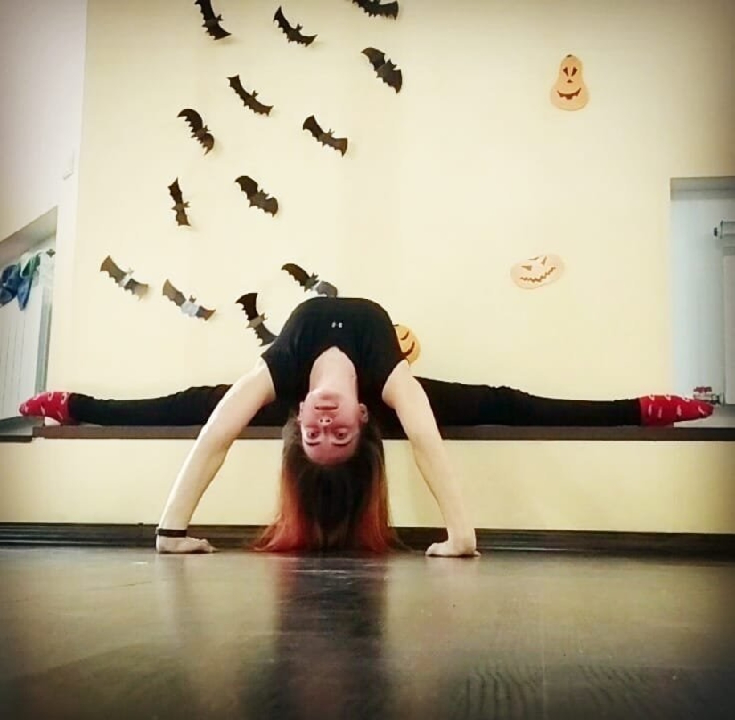 "Call an exorcist!": 17 photos are incredibly flexible girls that are a little scary "Call an exorcist!": 17 photos are incredibly flexible girls that are a little scary