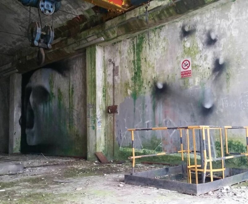 Callejero interactivo de arte: el artista entra en 3D pinturas en la calle Callejero interactivo de arte: el artista entra en 3D pinturas en la calle