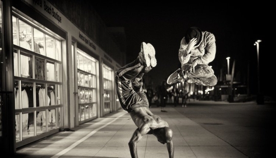 Cameras and Dancers project: gravity does not interfere with a good dancer Cameras and Dancers project: gravity does not interfere with a good dancer