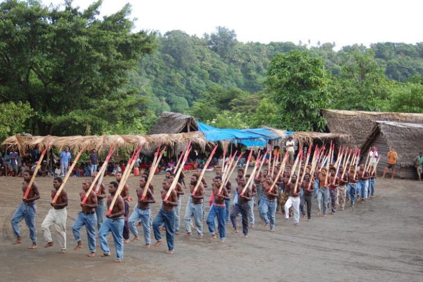 Cargo cult, or What are the "airplane worshippers" of Oceania waiting for