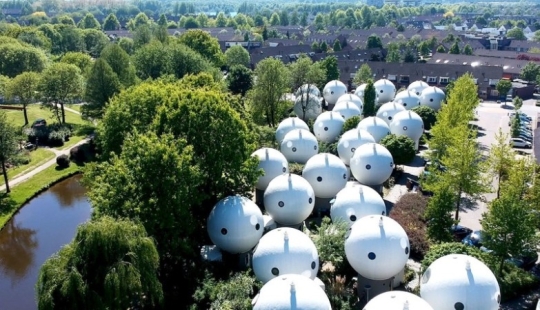Casas redondas de Bolvoningen: cómo aparecieron las viviendas más extrañas de Europa Casas redondas de Bolvoningen: cómo aparecieron las viviendas más extrañas de Europa