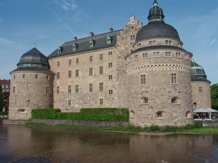Castles on the water or 20 most beautiful castle moats in the world