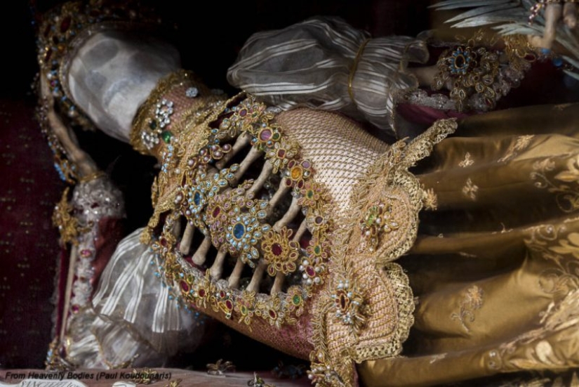 "Catacomb saints" with via Salaria: brisk business on precious remains "Catacomb saints" with via Salaria: brisk business on precious remains