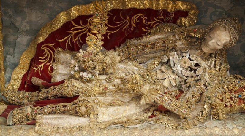 "Catacomb saints" with via Salaria: brisk business on precious remains "Catacomb saints" with via Salaria: brisk business on precious remains