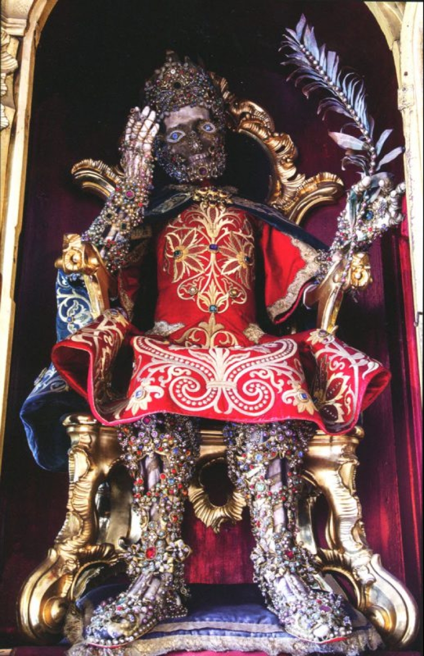 "Catacomb saints" with via Salaria: brisk business on precious remains "Catacomb saints" with via Salaria: brisk business on precious remains