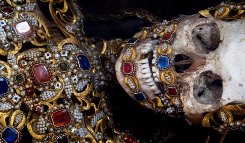 "Catacomb saints" with via Salaria: brisk business on precious remains "Catacomb saints" with via Salaria: brisk business on precious remains