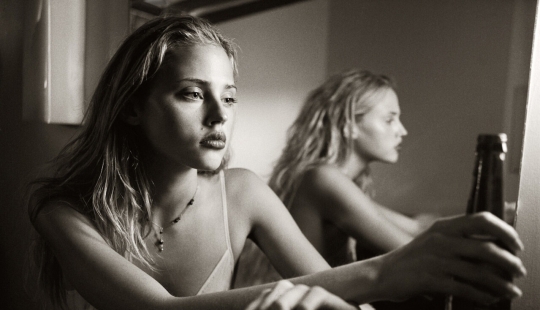 Celebridades en el objetivo de Albert Watson: retratos que inspiran Celebridades en el objetivo de Albert Watson: retratos que inspiran