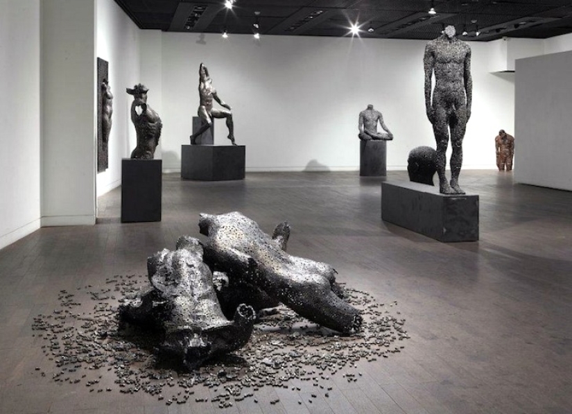 Chained: Korean creates avant-garde sculptures velocity Chained: Korean creates avant-garde sculptures velocity