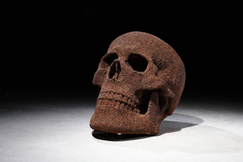 Chained: Korean creates avant-garde sculptures velocity Chained: Korean creates avant-garde sculptures velocity