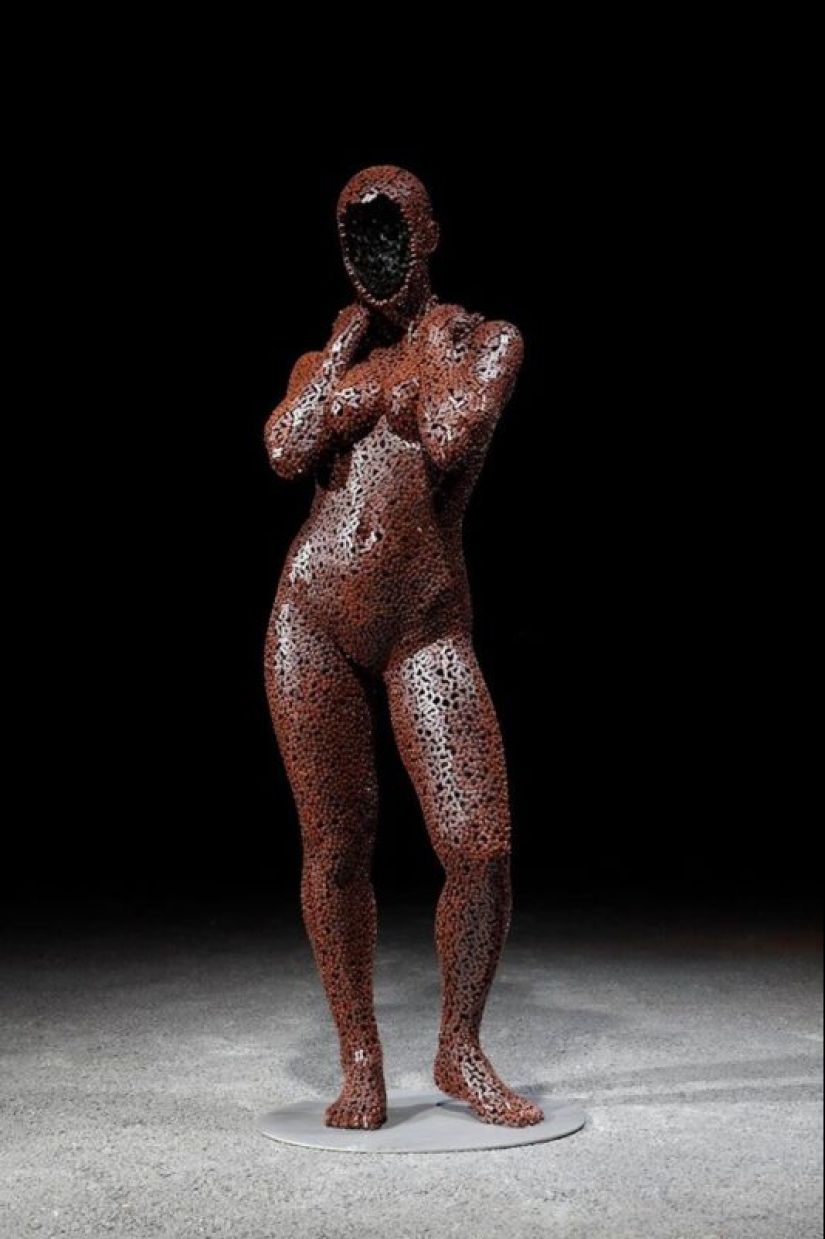 Chained: Korean creates avant-garde sculptures velocity Chained: Korean creates avant-garde sculptures velocity