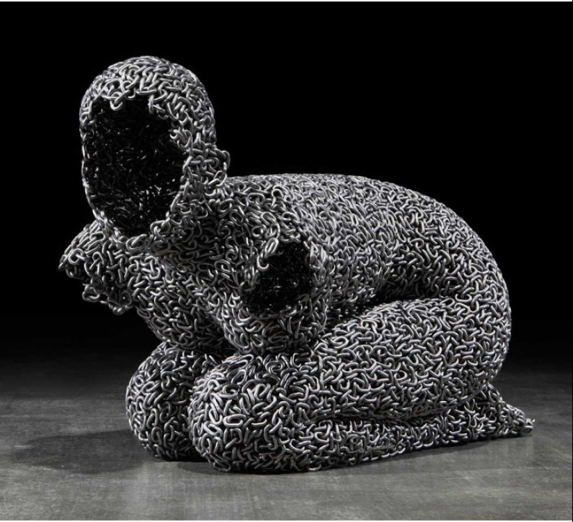 Chained: Korean creates avant-garde sculptures velocity Chained: Korean creates avant-garde sculptures velocity