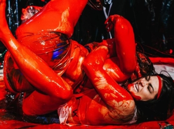 "Changing the soup broken soup": how do women fight in the mud