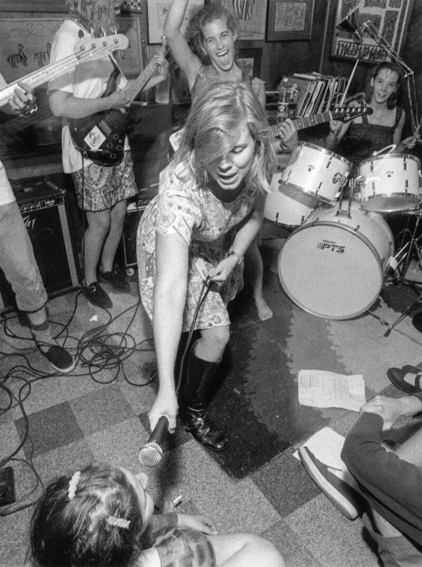 "Chicas atípicas": representantes del movimiento punk de los años 70 a los 90 "Chicas atípicas": representantes del movimiento punk de los años 70 a los 90