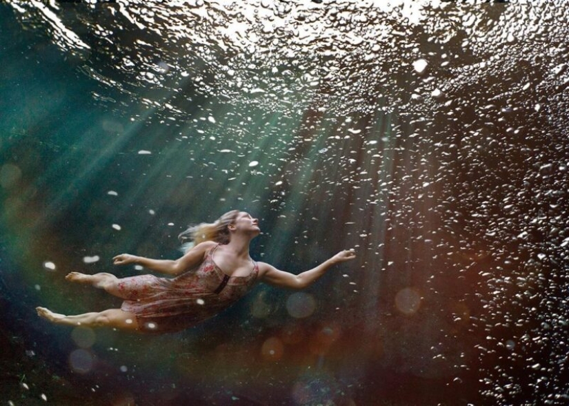 Chicas bajo el agua en impresionantes fotos de freediver fotógrafo Lexi Line Chicas bajo el agua en impresionantes fotos de freediver fotógrafo Lexi Line
