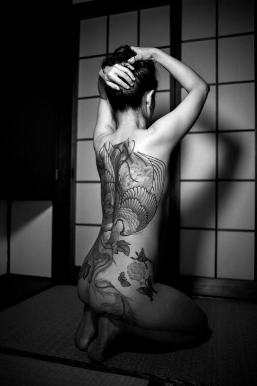 Chloe Jaffe and her intimate photos of yakuza women