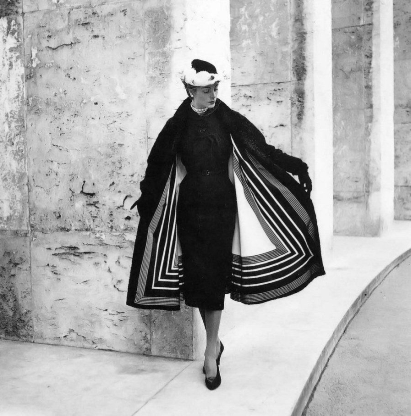 Classic elegance of Dior: exquisite models of the 1940s and 1960s on the streets of Paris Classic elegance of Dior: exquisite models of the 1940s and 1960s on the streets of Paris