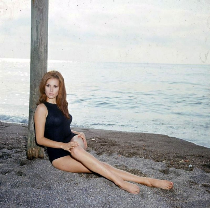 Claudine Auger: "Miss France" and one of the best James Bond girls Claudine Auger: "Miss France" and one of the best James Bond girls