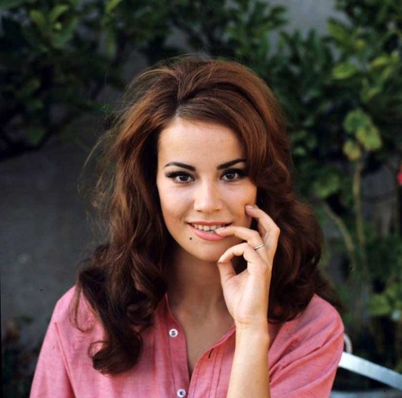 Claudine Auger: "Miss France" and one of the best James Bond girls Claudine Auger: "Miss France" and one of the best James Bond girls