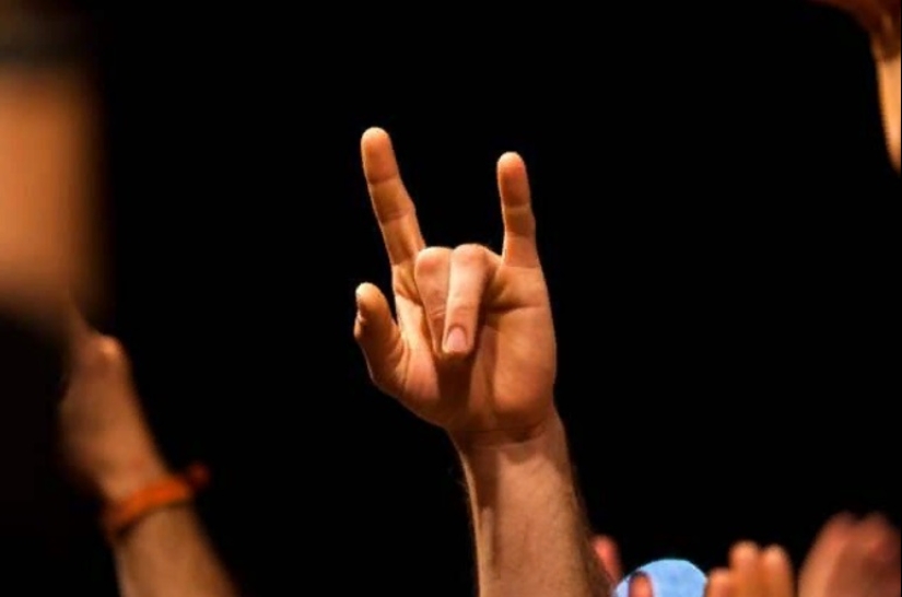 Cómo apareció el gesto de "cabra" y qué significa Cómo apareció el gesto de "cabra" y qué significa