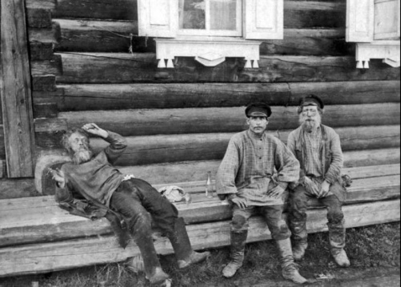 Cómo apareció el tradicional gesto ruso que invita a tomar una copa