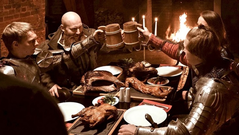 Cómo apareció la costumbre de los vidrios tintineantes Cómo apareció la costumbre de los vidrios tintineantes