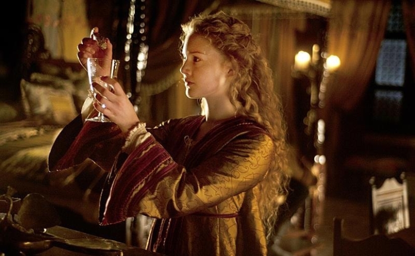 Cómo apareció la costumbre de los vidrios tintineantes Cómo apareció la costumbre de los vidrios tintineantes