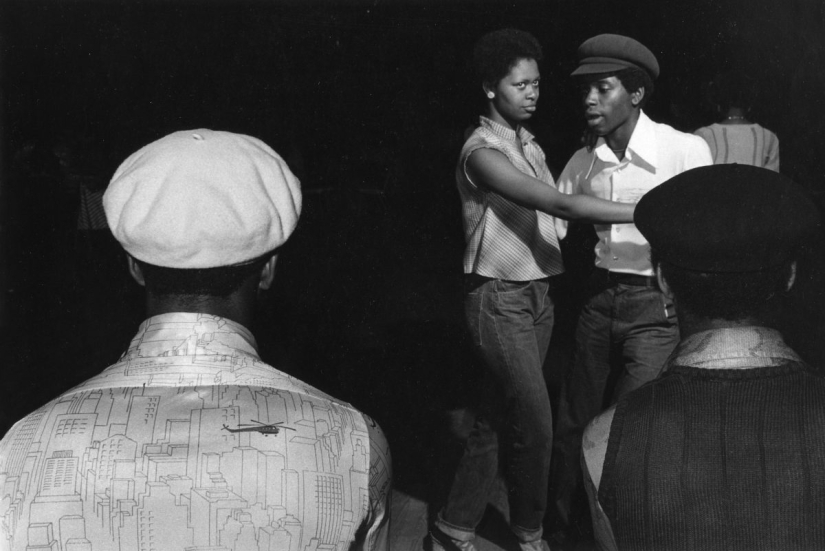 Cómo caminábamos en los clubes nocturnos de Chicago en los años 70 Cómo caminábamos en los clubes nocturnos de Chicago en los años 70