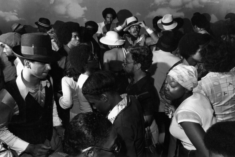 Cómo caminábamos en los clubes nocturnos de Chicago en los años 70 Cómo caminábamos en los clubes nocturnos de Chicago en los años 70