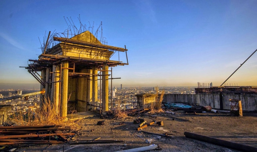 Cómo es la Torre Satorn, el rascacielos abandonado más grande del mundo Cómo es la Torre Satorn, el rascacielos abandonado más grande del mundo