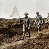 Cómo la bandera blanca se convirtió en símbolo de invitación a las negociaciones y señal de capitulación