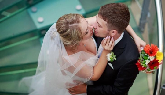 ¿Cómo la costumbre de gritar " Amargo!"en las bodas aparecen?