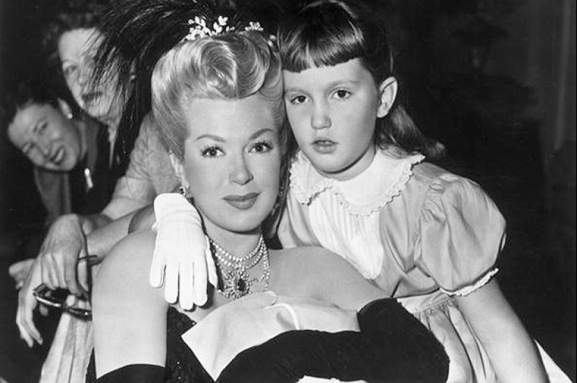Cómo la hija de un minero Lana Turner se convirtió en una estrella de Hollywood y el sueño de los soldados estadounidenses Cómo la hija de un minero Lana Turner se convirtió en una estrella de Hollywood y el sueño de los soldados estadounidenses