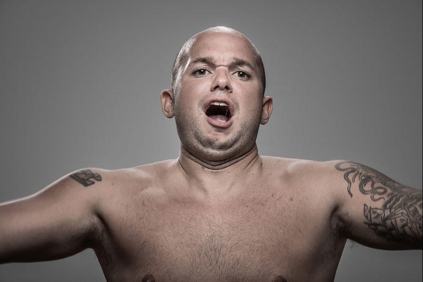 Cómo reaccionan las personas a ser golpeadas con una pistola paralizante Cómo reaccionan las personas a ser golpeadas con una pistola paralizante