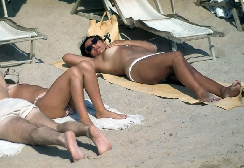 Cómo relajarse en la playa de Cannes — increíbles fotos en color de 1948 Cómo relajarse en la playa de Cannes — increíbles fotos en color de 1948
