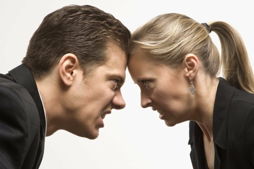 Cómo tratar con personas desequilibradas y mantenerse a salvo