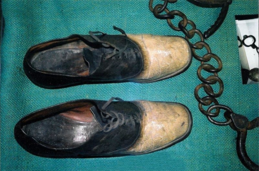 Como el ladrón de George Gran nariz era un par de zapatos y un cenicero Como el ladrón de George Gran nariz era un par de zapatos y un cenicero
