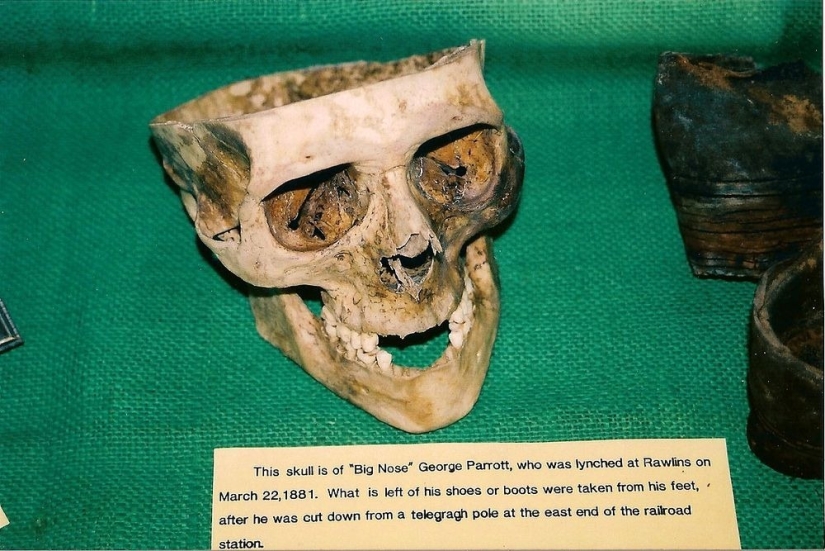 Como el ladrón de George Gran nariz era un par de zapatos y un cenicero Como el ladrón de George Gran nariz era un par de zapatos y un cenicero